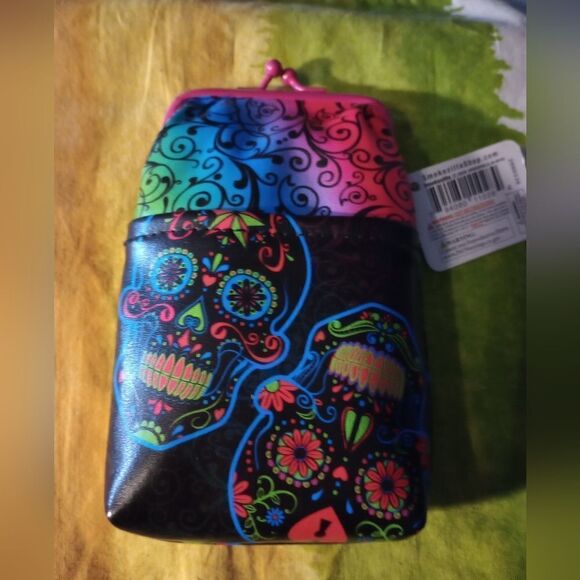 NWT multicolored Skullcandy cigarette pouch - Picture 1 of 5